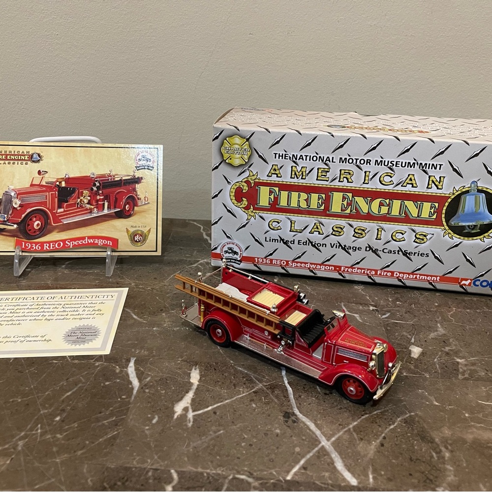 Corgi American Classic Fire Engine 1936 REO Speedwagon Model NWB